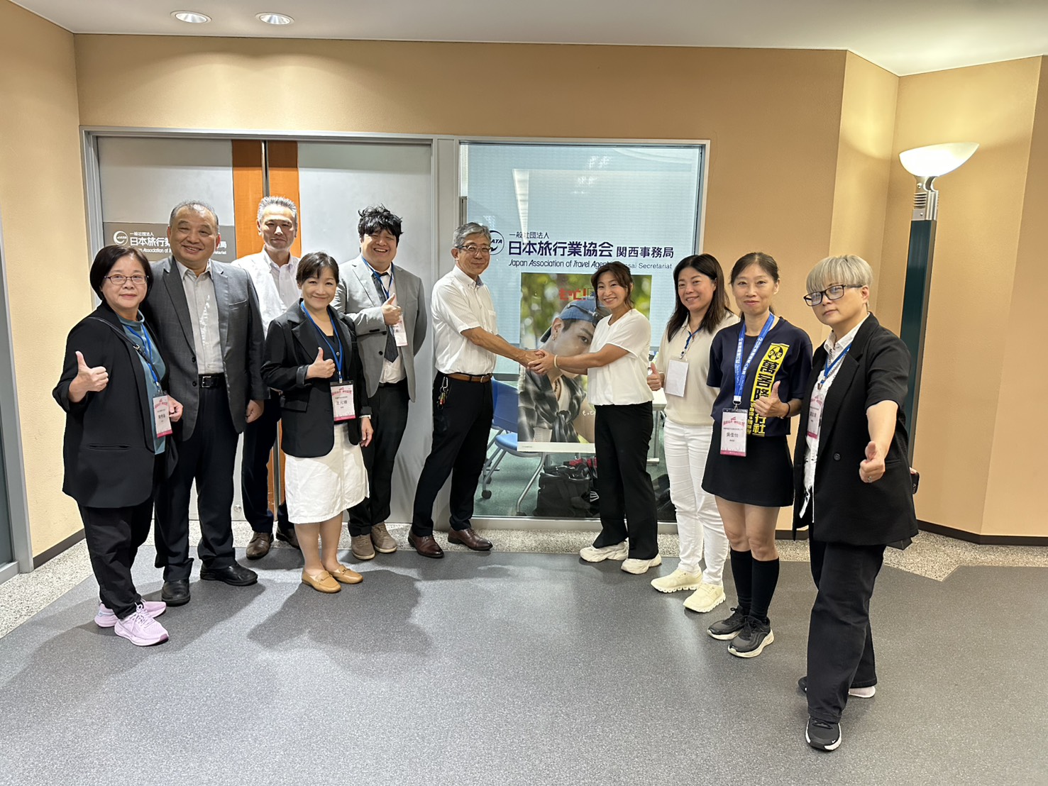 桃園市政府觀光旅遊局及桃園觀光業者拜會日本旅行業關西事務局，並與木村局長會談團體及修學旅遊市場發展方向。圖/桃園市政府觀光旅遊局提供